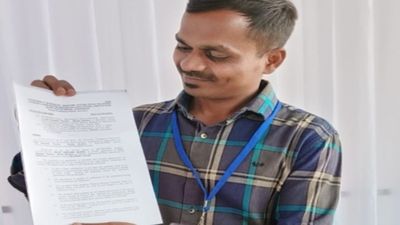 வழிகாட்டும் தெலங்கானா இளைஞர்..!!