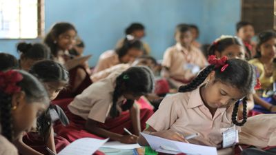 இலவச கட்டணத்துடன் தனியார் சுயநிதி பள்ளிகளில் சேர வேண்டுமா...ஆன்-லைனில் அப்ளை பண்ணுங்க....!!