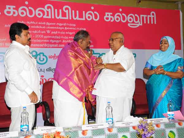 இளைஞர்கள் படித்துவிட்டு இந்தியாவிலேயே வேலை பார்க்க வேண்டும்...: நெல்லை கண்ணன் அட்வைஸ்