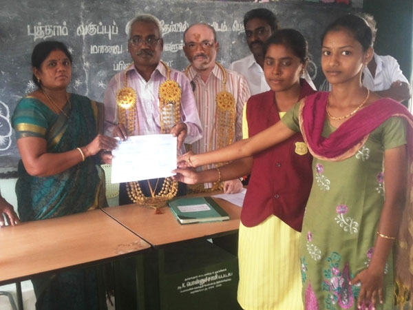 வழிகாட்டுகிறது தாராபுரம் அரசு பள்ளி.. அசத்தும் ஆசிரியப் பெருமக்கள்!