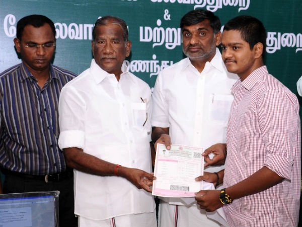 31 ஆயிரம் பிளஸ்-2 மாணவர்களுக்கு பள்ளியிலேயே வேலைவாய்ப்புப் பதிவு