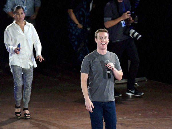 ஐஐடி மாணவர்களுடன் ஜாலியாக கலந்துரையாடிய ஃபேஸ்புக் நிறுவனர்