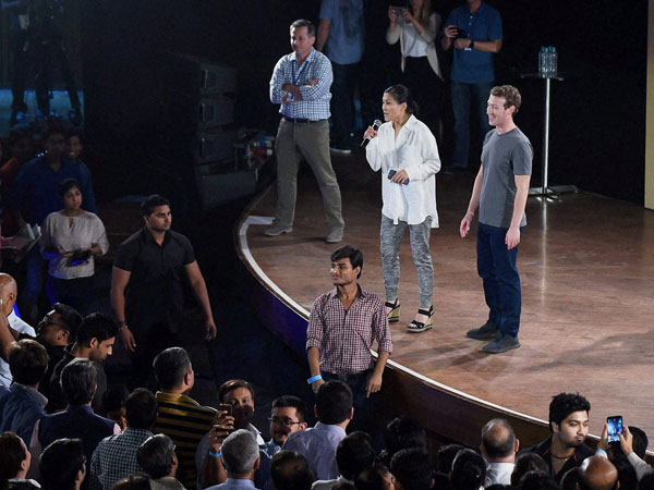 ஐஐடி மாணவர்களுடன் ஜாலியாக கலந்துரையாடிய ஃபேஸ்புக் நிறுவனர்