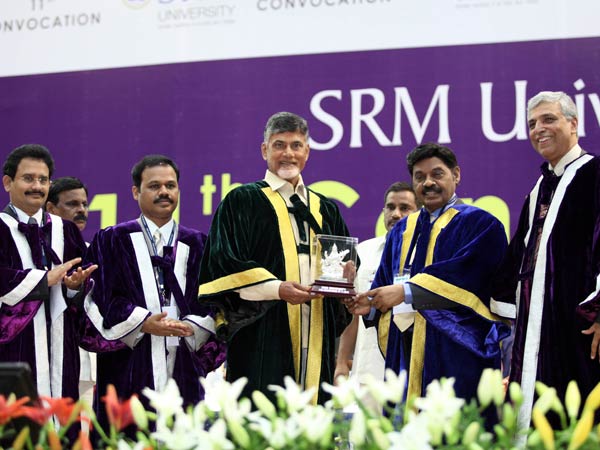 எஸ்ஆர்எம் பல்கலைக்கழக பட்டமளிப்பு விழா: ஆந்திர முதல்வர் நாயுடு பங்கேற்பு