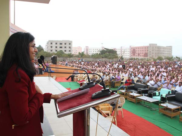 கேஐஎஸ்எஸ் பல்கலை.க்கு வந்த அமெரிக்க அமைச்சர்