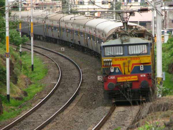 தென்னக ரயில்வேயில் 132 அப்ரன்டீஸ் பணியிடங்கள்.... விண்ணப்பிக்க ரெடியா? தென்னக ரயில்வேயில் 132 அப்ரன்டீஸ் பணியிடங்கள்.... விண்ணப்பிக்க ரெடியா?