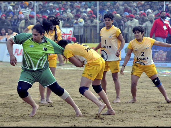  இந்திய  ஹாக்கி விரர் தியான் சந்த பிறந்த தினத்தை போற்றும் தேசிய விளையாட்டு தினம்