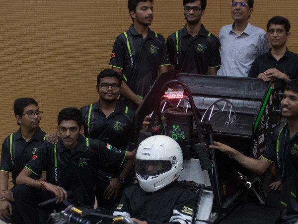 சென்னை ஐ.ஐ.டி., மின் பந்திய கார்..!