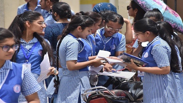 மாணவச் செல்வங்களே.. உதவித்தொகை விண்ணப்பிக்க மறந்துடாதீங்க...!!! மாணவச் செல்வங்களே.. உதவித்தொகை விண்ணப்பிக்க மறந்துடாதீங்க...!!!