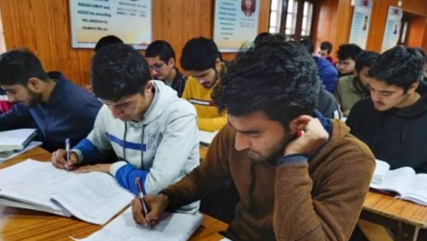 பயிற்சி நிறுவனத்தில் சேராமலேயே யுபிஎஸ்சி தேர்வில் தேர்ச்சி பெறுவது எப்படி...?