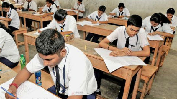 10-ம் வகுப்பு பொதுத் தேர்வுகள் இன்று தொடக்கம்..9.38 லட்சம் பேர் எழுதுகின்றனர்! 10-ம் வகுப்பு பொதுத் தேர்வுகள் இன்று தொடக்கம்..9.38 லட்சம் பேர் எழுதுகின்றனர்!