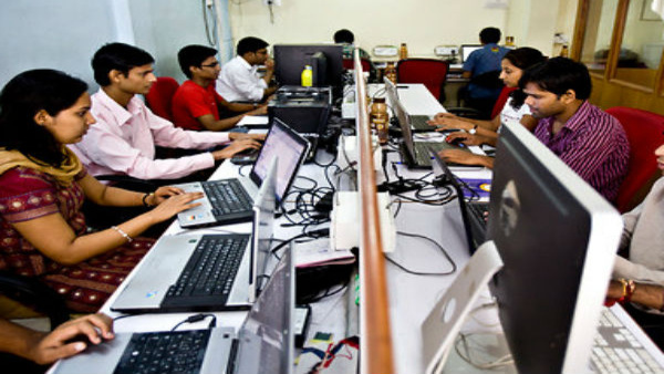 வெளிநாடு செல்லும் தொழிலாளர்களின் அரணாக விளங்கும் தமிழக அரசின் அயல்நாட்டு வேலை வாய்ப்பு நிறுவனம்...!! வெளிநாடு செல்லும் தொழிலாளர்களின் அரணாக விளங்கும் தமிழக அரசின் அயல்நாட்டு வேலை வாய்ப்பு நிறுவனம்...!!