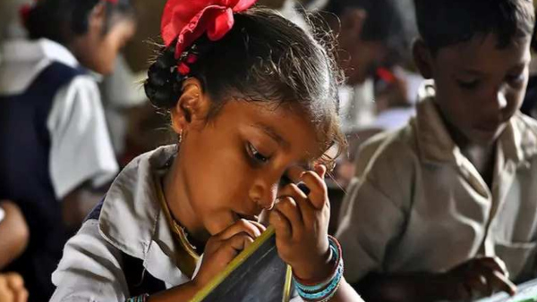 ஆறாம் வகுப்பு முதல் 8-ம் வகுப்பு வரை கட்டாயத் தேர்ச்சி தலைமை ஆசிரியர்களுக்கு பறந்த உத்தரவு ஆறாம் வகுப்பு முதல் 8-ம் வகுப்பு வரை கட்டாயத் தேர்ச்சி தலைமை ஆசிரியர்களுக்கு பறந்த உத்தரவு