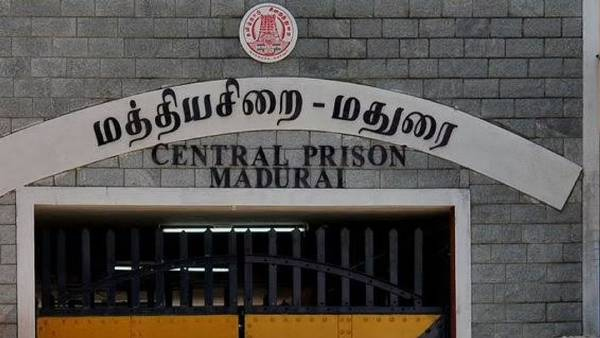 மதுரை மத்திய சிறையில் 12-ம் வகுப்பு தேர்வு எழுதிய அனைவரும் பாஸ்...!! மதுரை மத்திய சிறையில் 12-ம் வகுப்பு தேர்வு எழுதிய அனைவரும் பாஸ்...!!