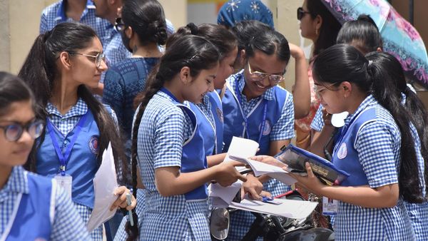 சிபிஎஸ்இ 2025க்கான 10 ஆம் வகுப்பு தேர்வு தேதிகளை வெளியிடுகிறது சிபிஎஸ்இ 2025க்கான 10 ஆம் வகுப்பு தேர்வு தேதிகளை வெளியிடுகிறது